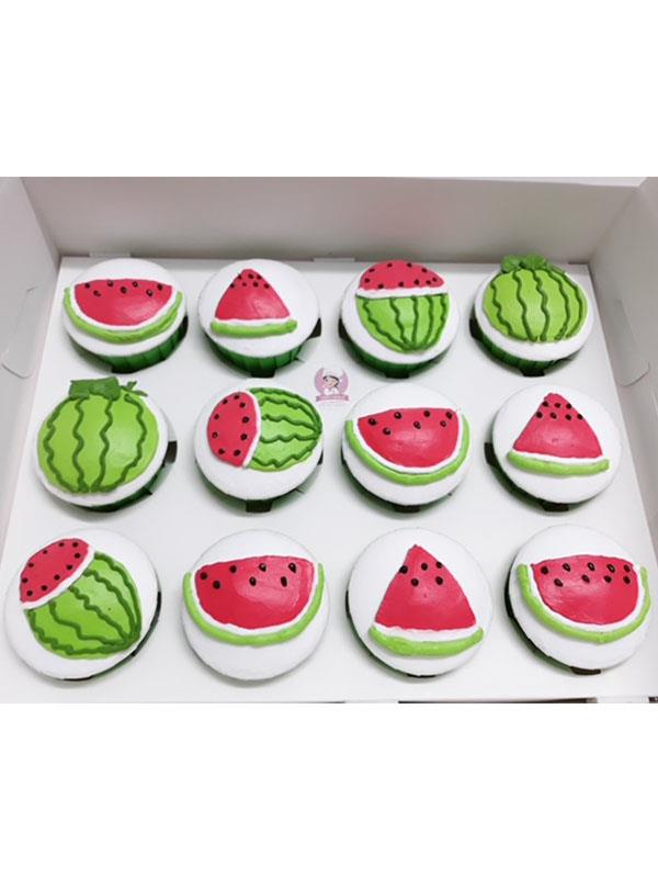 Bánh Cupcake Hình Trái Dưa Hấu - món quà ngọt ngào đối với những ai yêu thích trái cây và bánh ngọt. Hãy chiêm ngưỡng những chiếc bánh xinh xắn và đầy sáng tạo này!