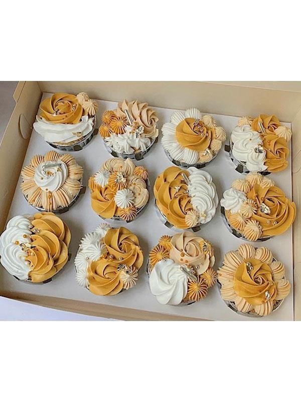 Bánh Cupcake Bông Kem Màu Vàng Gold Sang Chảnh